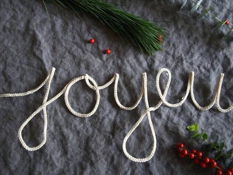 DIY Joyeux Noel Garland || This Little Miggy Stayed Home
